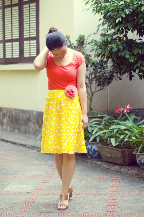 coral t-shirt yellow floral skirt brown sandals by 14 shades of grey