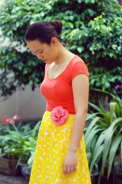 coral t-shirt yellow floral skirt by 14 shades of grey