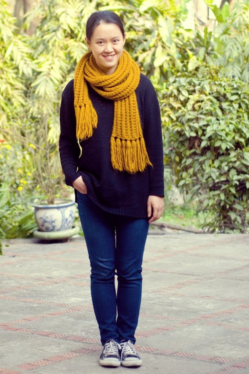 black sweater mustard scarf blue jeans sneakers by 14 shades of grey