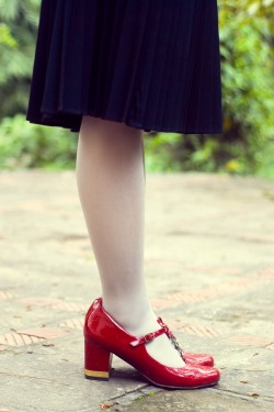black midi skirt red heels by 14 shades of grey