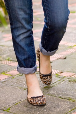 boyfriend jeans leopard print flats