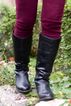 maroon jeans black boots by 14 shades of grey